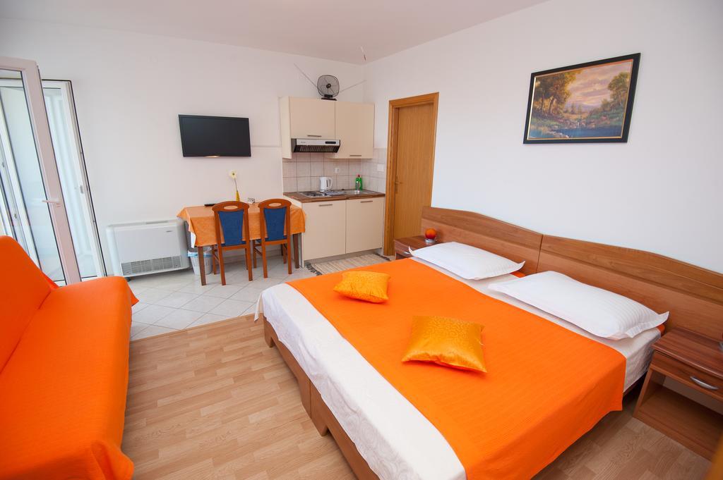 Apartments Lucia Podstrana Buitenkant foto